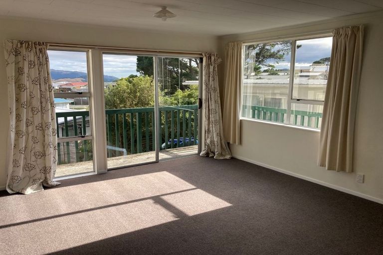 Photo of property in 35a Edgecombe Street, Newlands, Wellington, 6037