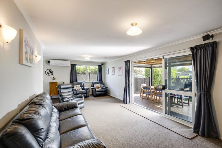Photo of property in 37 Tait Drive, Greenmeadows, Napier, 4112