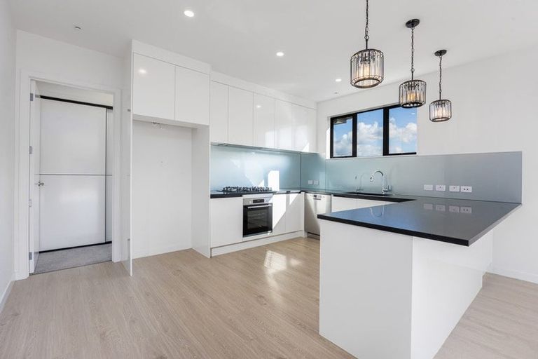 Photo of property in 13 Franheim Crescent, Orewa, 0931