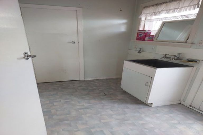 Photo of property in 90 Frensham Crescent, Woolston, Christchurch, 8062