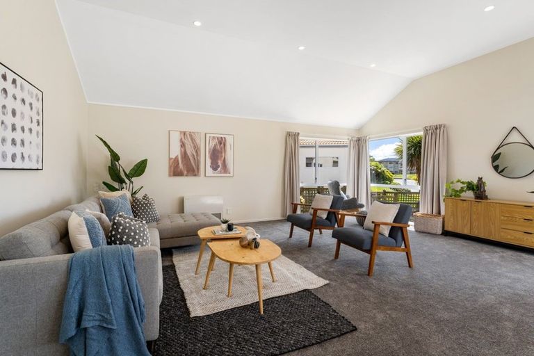 Photo of property in 9 Lakeside Villas, Whitby, Porirua, 5024