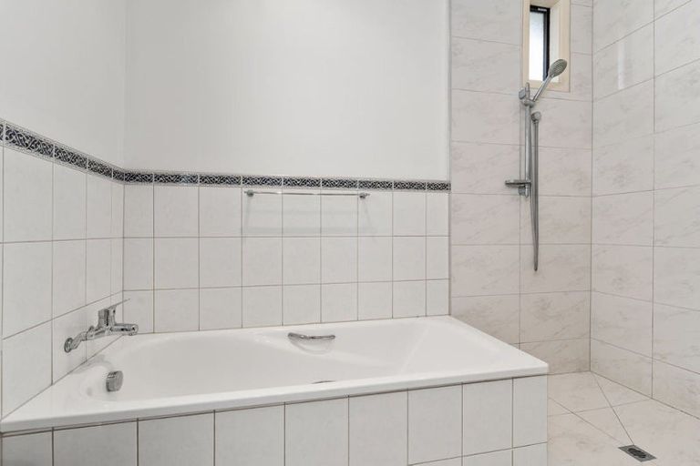 Photo of property in 4 Mckenzie Terrace, Carterton, 5713