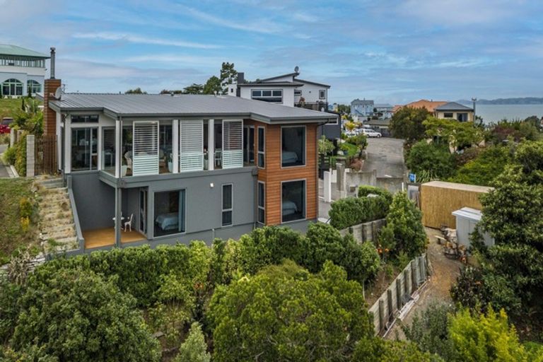 Photo of property in 10 Convent Road, Bluff Hill, Napier, 4110
