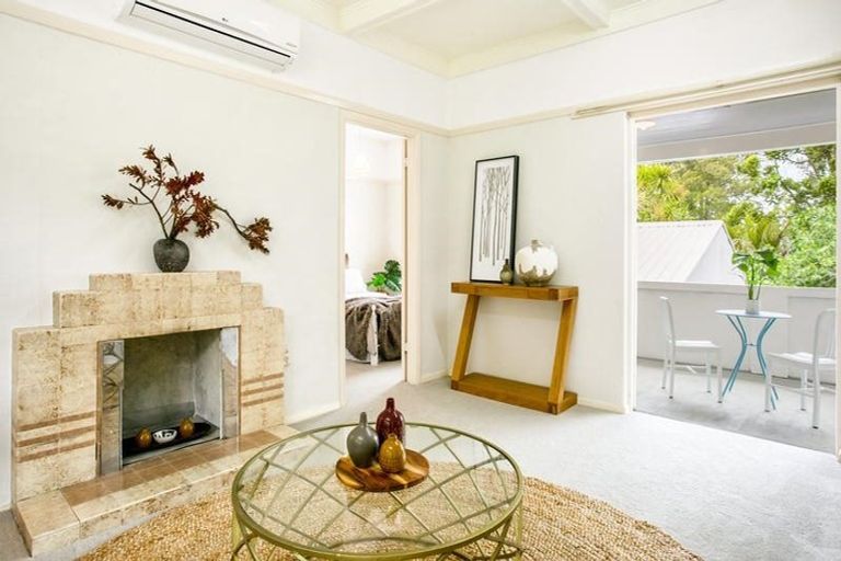 Photo of property in 2 Otitori Bay Road, Titirangi, Auckland, 0604