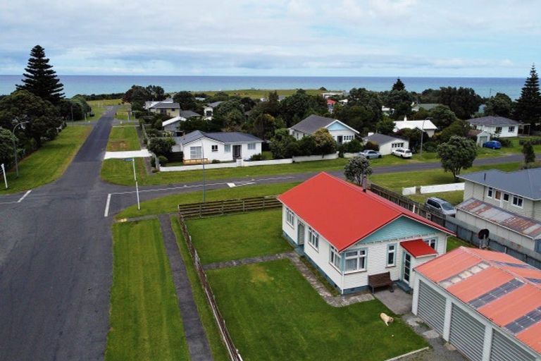 Photo of property in 10 Tennyson Street, Opunake, 4616