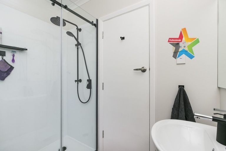 Photo of property in 44 Victory Avenue, Karori, Wellington, 6012