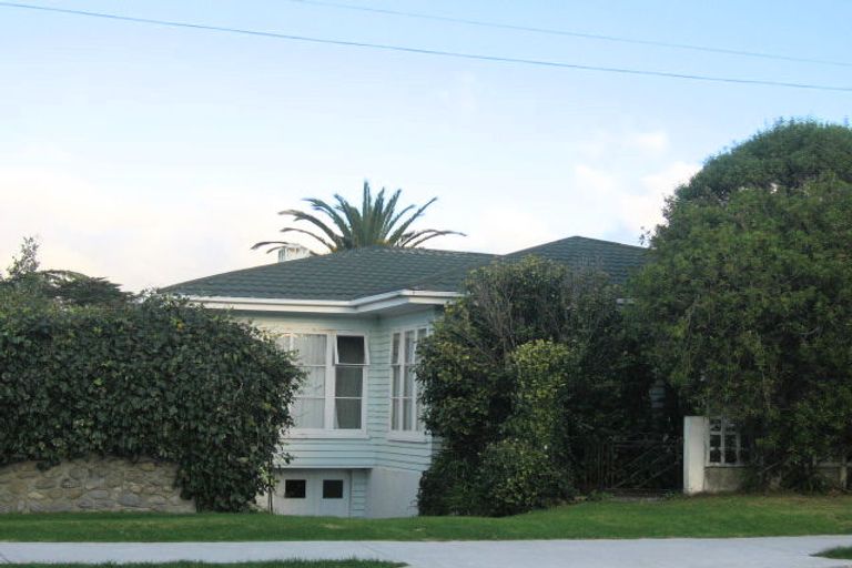 Photo of property in 22 Golf Road, Paraparaumu Beach, Paraparaumu, 5032