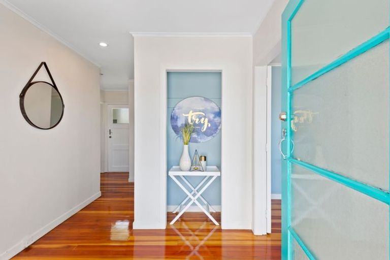 Photo of property in 1/186 Archers Road, Glenfield, Auckland, 0629