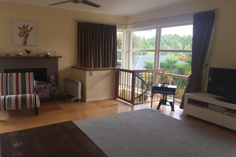 Photo of property in 2/26 Coroglen Avenue, Birkenhead, Auckland, 0626