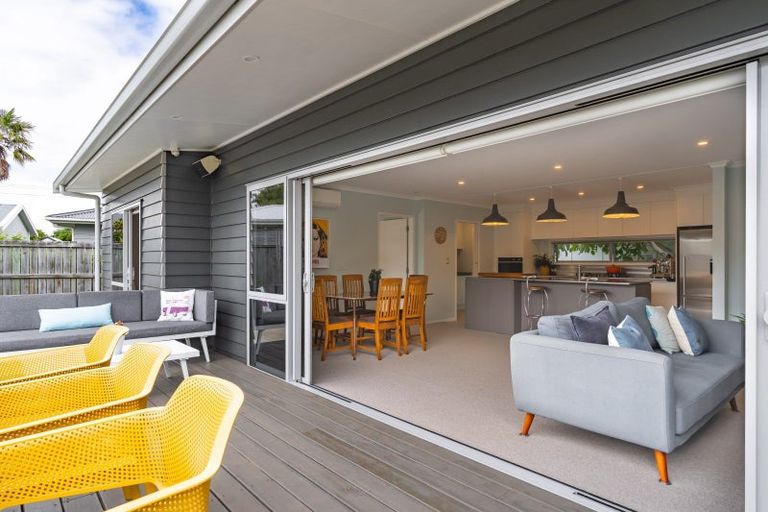 Photo of property in 6 Strasbourge Street, Martinborough, 5711