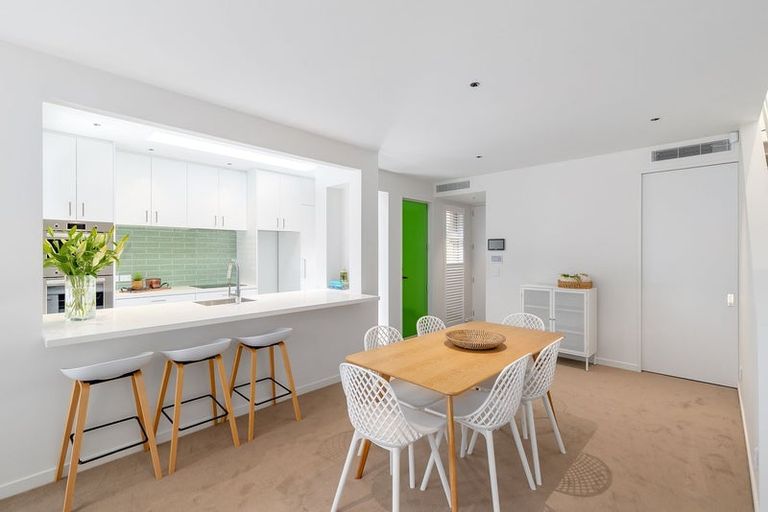 Photo of property in 93 Holly Road, St Albans, Christchurch, 8014