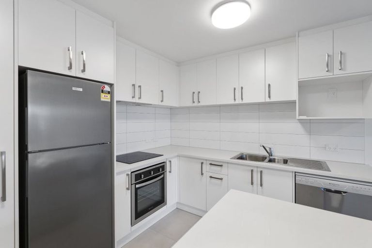 Photo of property in 1/4045f Great North Road, Glen Eden, Auckland, 0602
