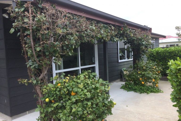 Photo of property in 4 Cullen Court, Palmerston North, 4410