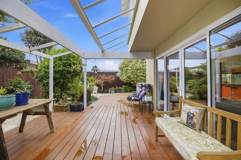 Photo of property in 2/122 Harewood Road, Papanui, Christchurch, 8053
