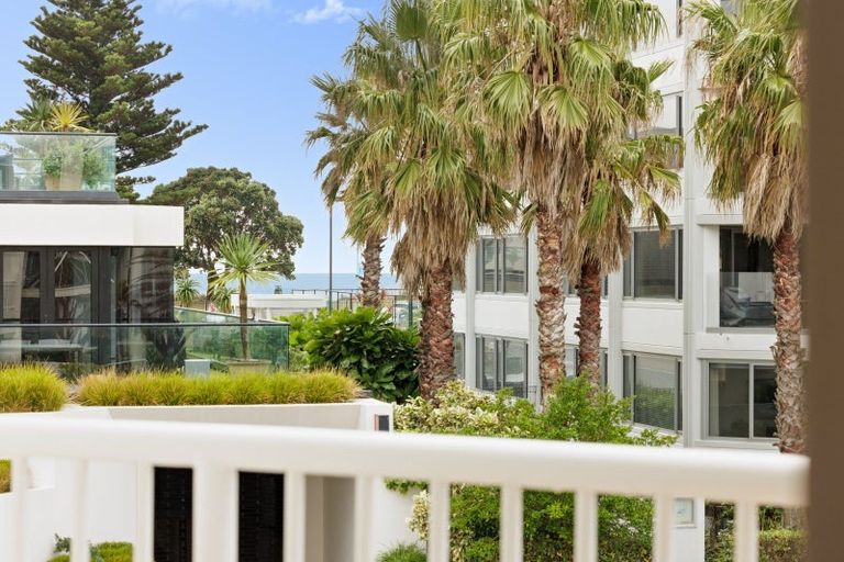 Photo of property in 10/12 Maunganui Road, Mount Maunganui, 3116