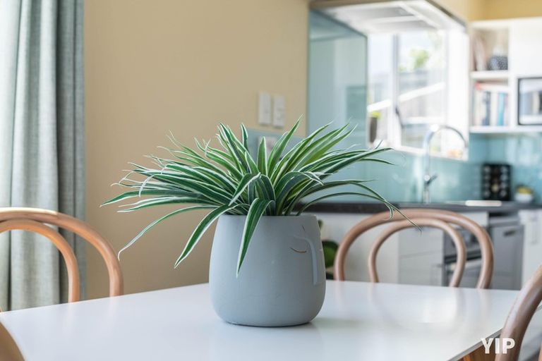 Photo of property in 9a Pimlico Place, Newlands, Wellington, 6037