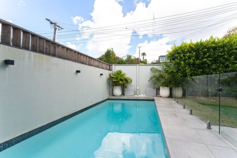 Photo of property in 50 Parr Terrace, Castor Bay, Auckland, 0620