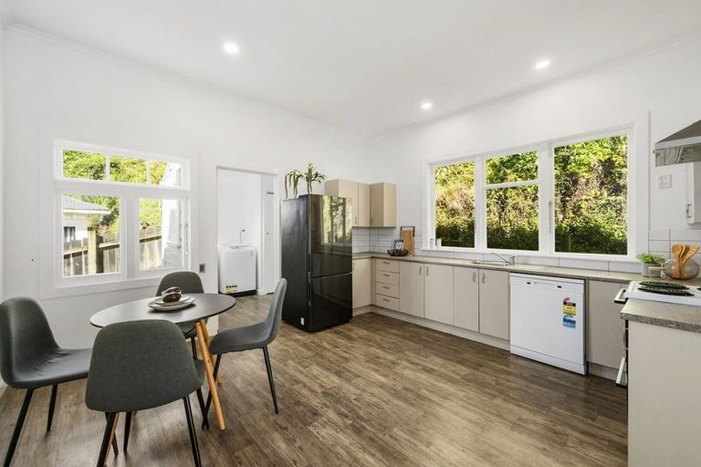 Photo of property in 29 Garden Road, Northland, Wellington, 6012