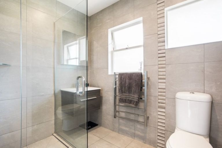 Photo of property in 1/24 Inverness Road, Browns Bay, Auckland, 0630