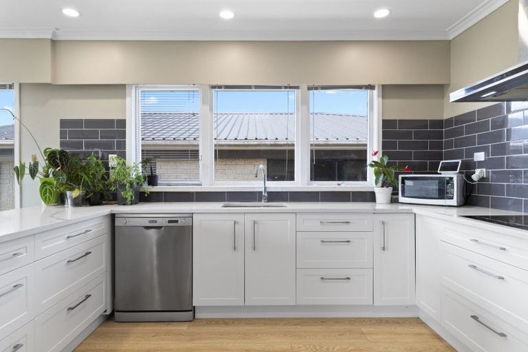 Photo of property in 8 Hamlet Place, Pukekohe, 2120