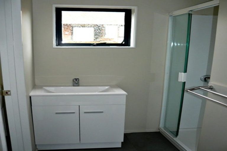 Photo of property in 120 Lynwood Road, New Lynn, Auckland, 0600