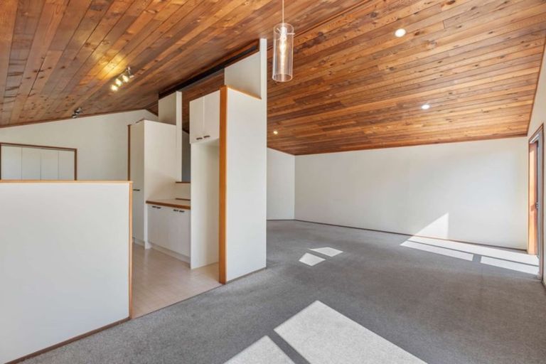 Photo of property in 11 Firle Place, Green Bay, Auckland, 0604