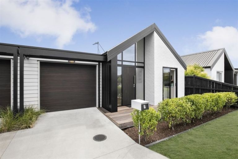 Photo of property in 7 Parachute Crescent, Papakura, 2110