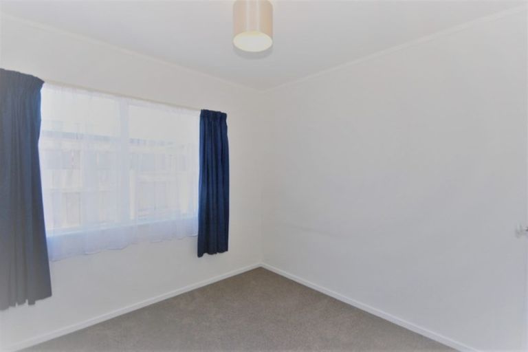 Photo of property in 69a/2 Godley Road, Green Bay, Auckland, 0604