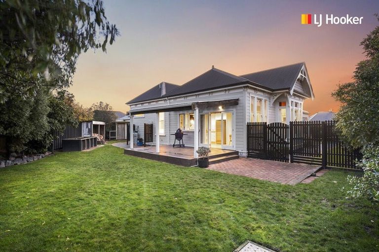 Photo of property in 73 Royal Crescent, Saint Kilda, Dunedin, 9012