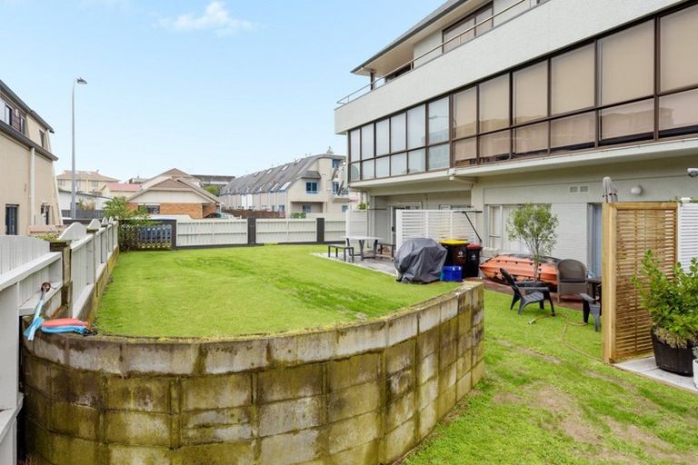 Photo of property in 40 Maunganui Road, Mount Maunganui, 3116