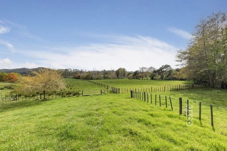 Photo of property in 293 Ararimu Valley Road, Helensville, Waimauku, 0882
