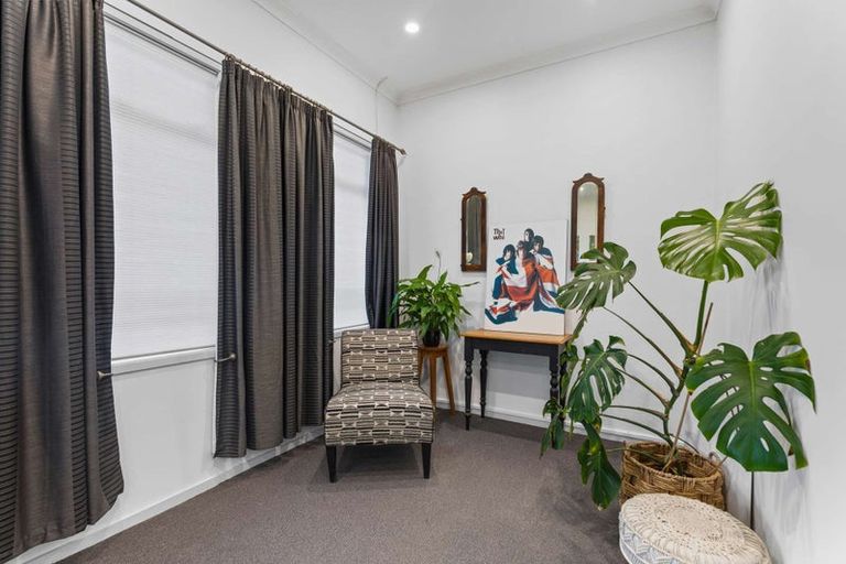 Photo of property in 373 Broadway, Stratford, 4332