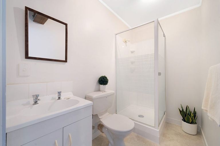Photo of property in 2/5 Highlight Parade, Te Atatu South, Auckland, 0610