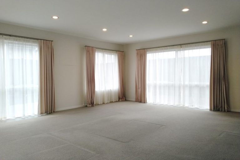 Photo of property in 9 Bushpark Place, Flat Bush, Auckland, 2016