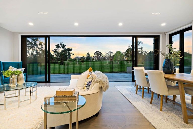 Photo of property in 14 Third Fairway Place, Albany, Auckland, 0632