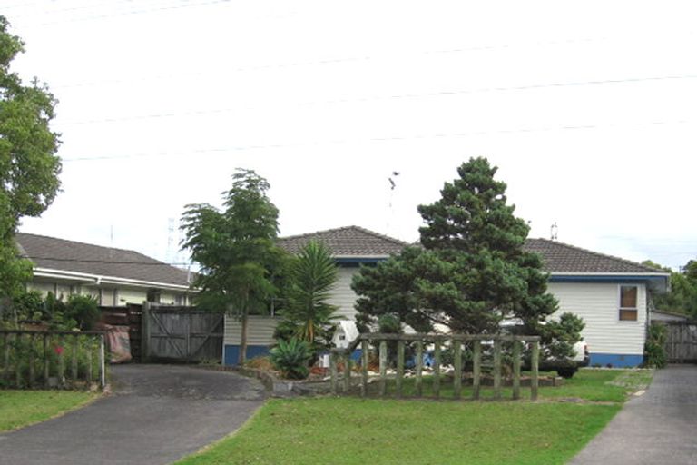 Photo of property in 21 Huruhuru Road, Massey, Auckland, 0614