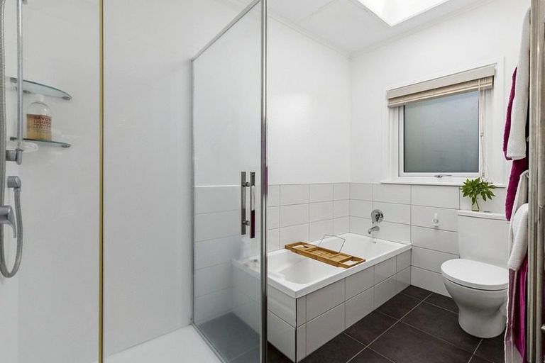 Photo of property in 3 Puketiro Avenue, Northland, Wellington, 6012