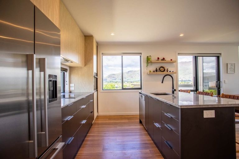 Photo of property in 31 Kirimoko Crescent, Wanaka, 9305