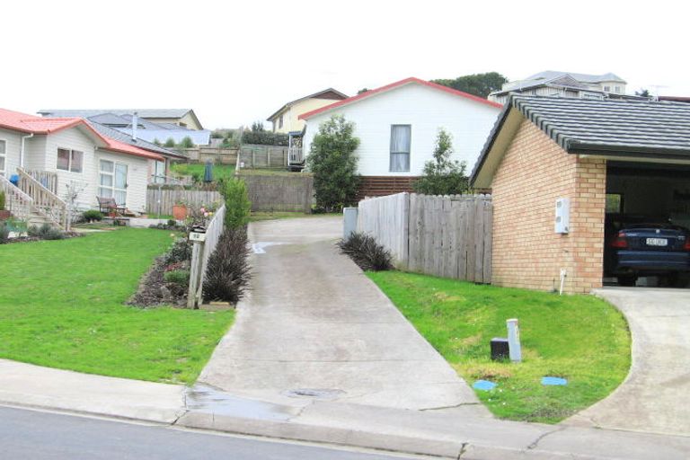 Photo of property in 32 Cabeleigh Drive, Helensville, 0800