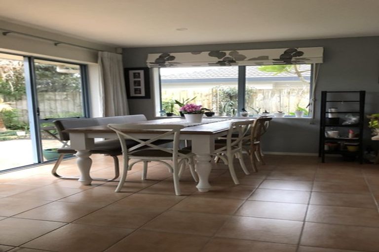 Photo of property in 24 Judd Place, Orewa, 0931