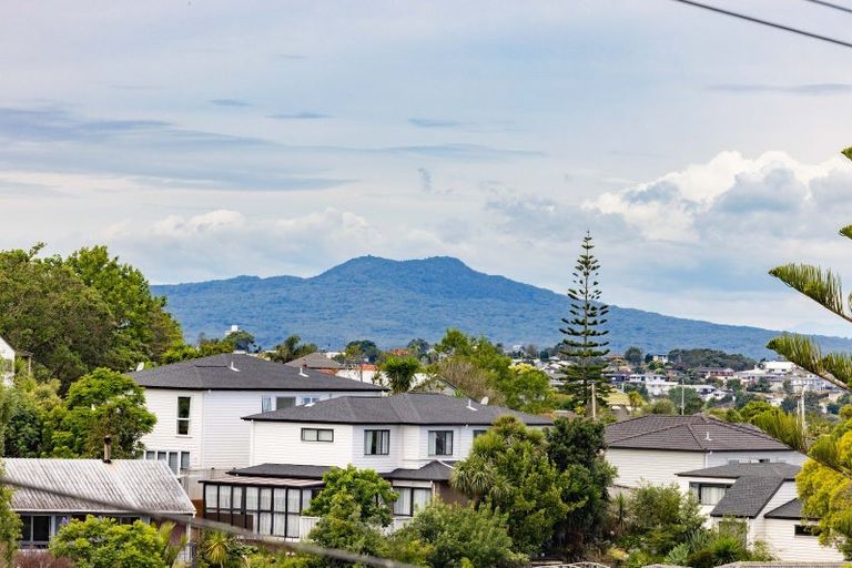 Photo of property in 2/48 Hogans Road, Glenfield, Auckland, 0629