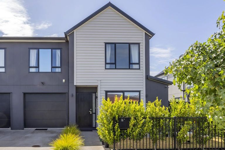 Photo of property in 16 Cara Avenue, Kumeu, 0810