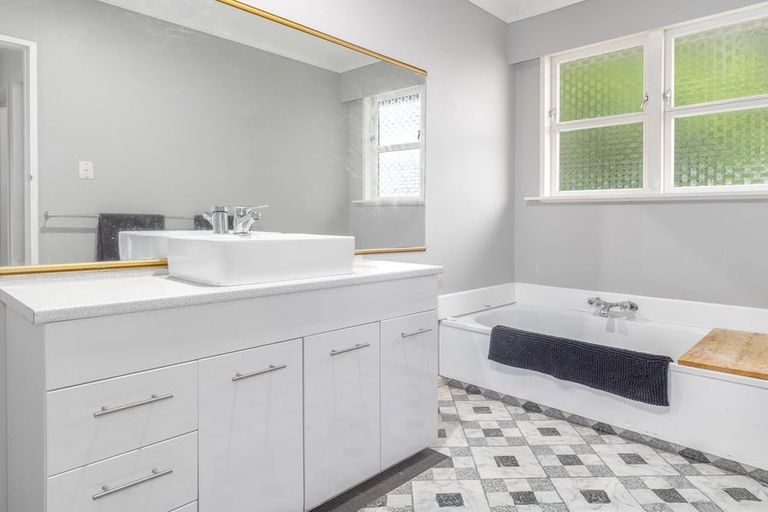 Photo of property in 4 Graham Street, Levin, 5510