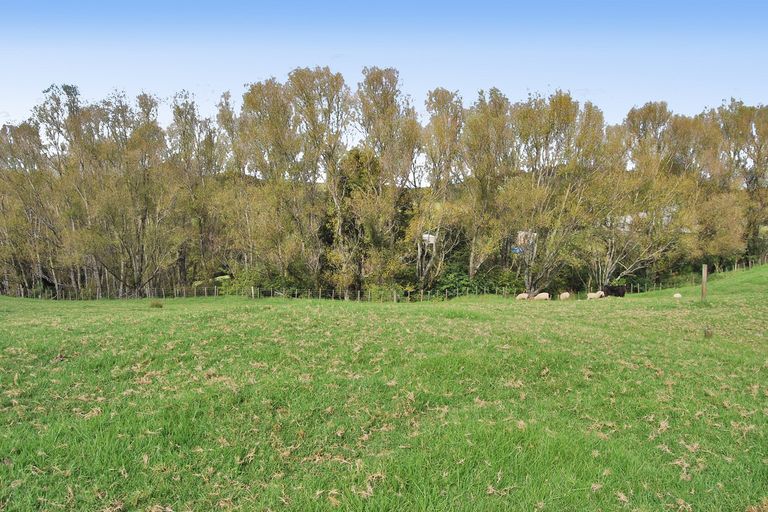 Photo of property in 25 Lupis Way, Kaiwaka, 0573