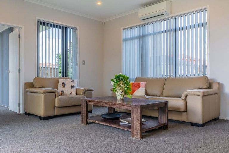 Photo of property in 2 Taikura Avenue, Red Beach, 0932