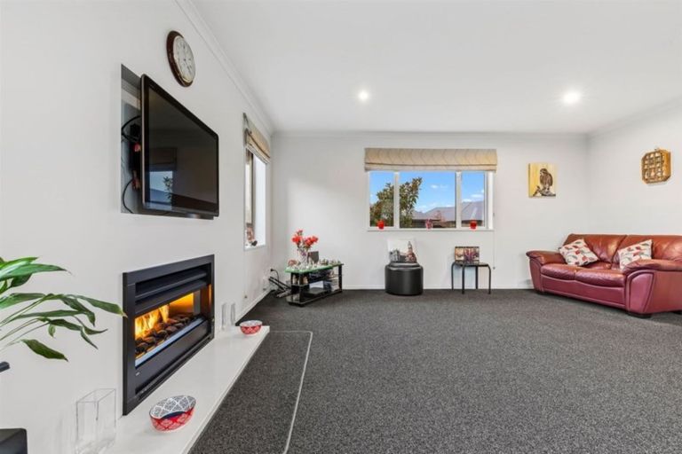 Photo of property in 5 Holly Place, Rangiora, 7400