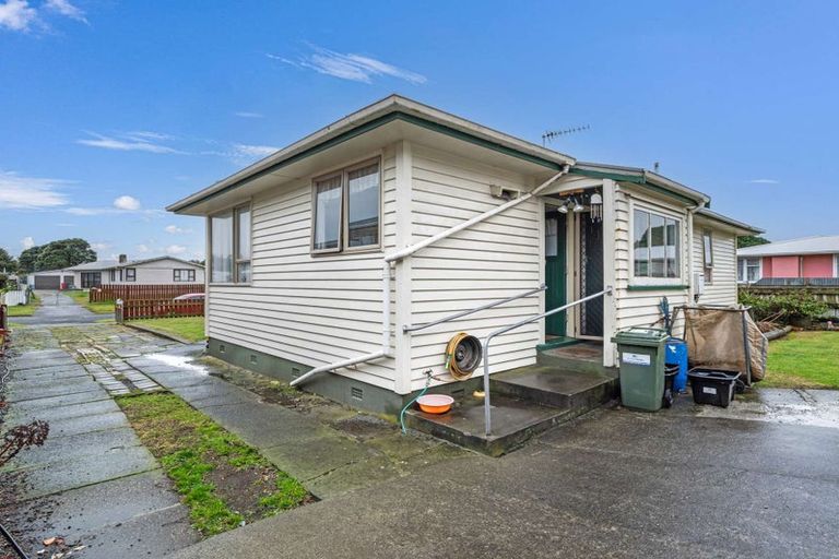 Photo of property in 14 Tainui Street, Castlecliff, Whanganui, 4501