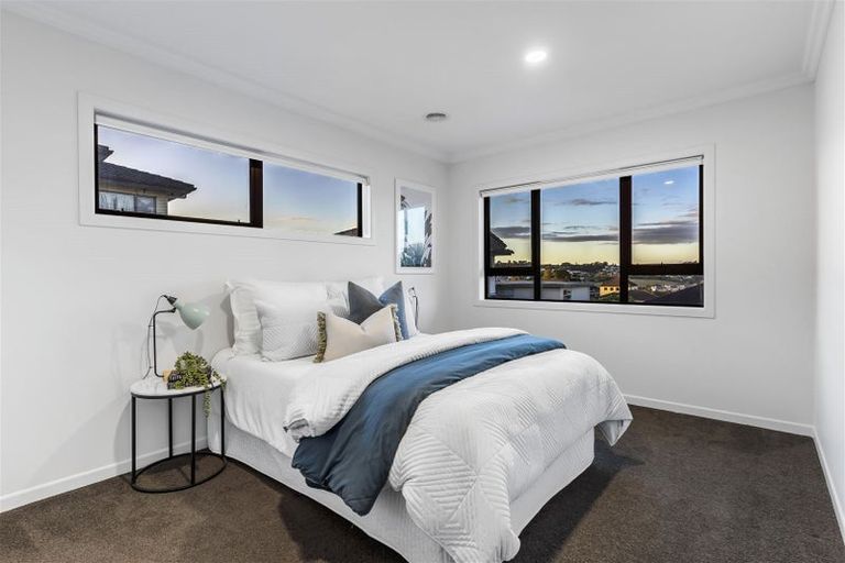 Photo of property in 16 Fernhill Way, Oteha, Auckland, 0632