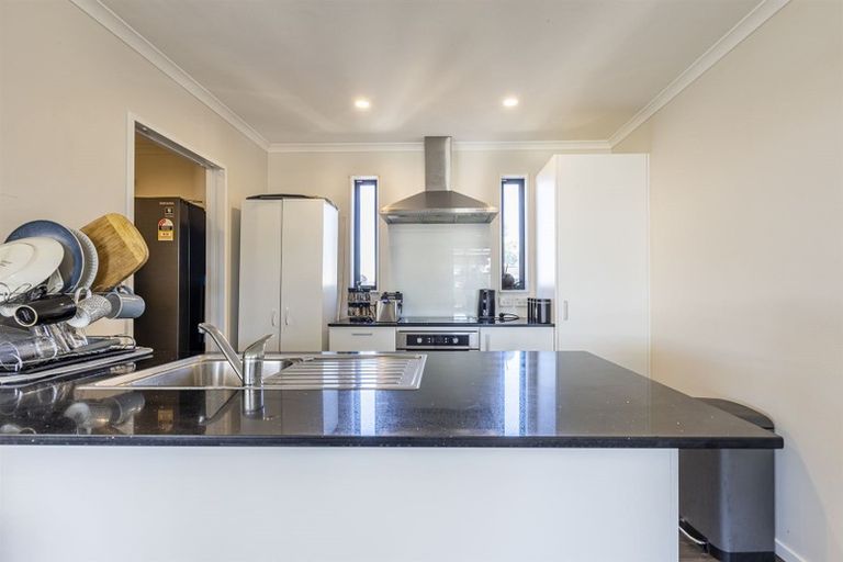 Photo of property in 46 Exeter Crescent, Takaro, Palmerston North, 4412