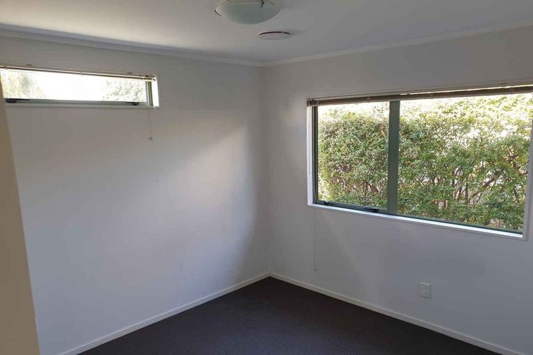Photo of property in 17a Enderby Drive, Te Atatu Peninsula, Auckland, 0610